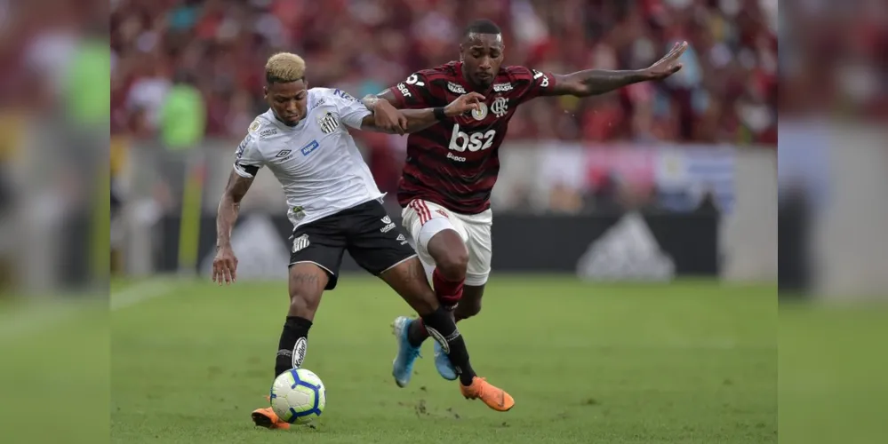 Flamengo e Santos travaram duelo pela liderança do Brasileirão no Maracanã