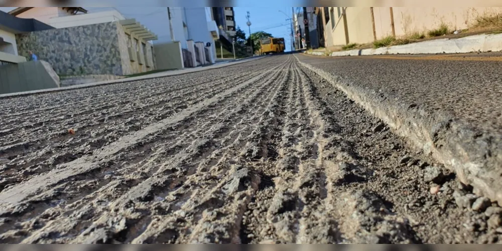 Imagem ilustrativa da imagem Saiba o que são os ‘cortes’ no asfalto do Centro