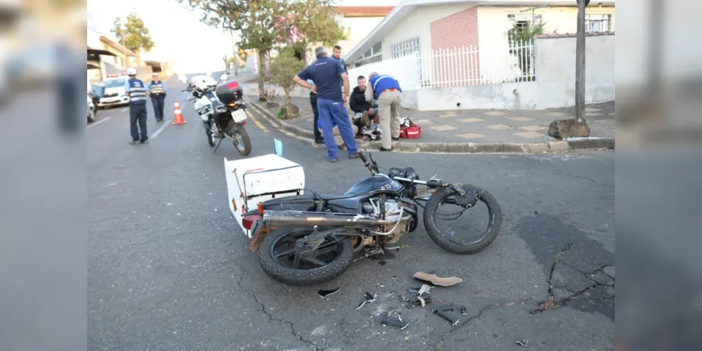 Motociclista sofreu apenas lesões leves e foi levado ao Pronto Socorro Municipal