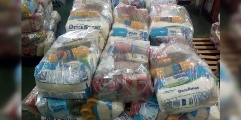  Além dos kits da merenda, a Sedes está entregando cestas de alimentos para beneficiários do programa Família Cidadã