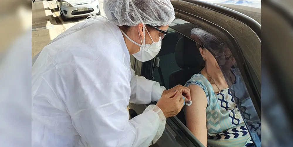 Na Rodoviária, vacinação funciona no sistema 'drive thru'