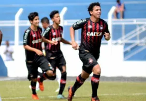 O Athletico Paranaense venceu o Taboão da Serra-SP por 2 a 1, no último lance da partida