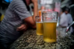 Exames laboratoriais encontraram monoetilenoglicol e dietilenoglicol nas cervejas de rótulos Belorizontina, Capitão Senra, Pele Vermelha, Fargo 46, Backer Pilsen, Brown e Backer D2
