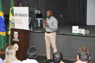 Durante a abertura, o analista de Responsabilidade Fiscal da Arauco, Luis Cláudio Jesus, explanou sobre a parceria entre a empresa e a prefeitura municipal