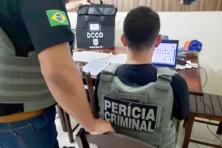 Investigação levou a prisão de duas pessoas. Aparelhos e documentos foram apreendidos em Ponta Grossa.