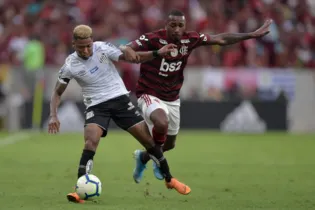 Flamengo e Santos travaram duelo pela liderança do Brasileirão no Maracanã