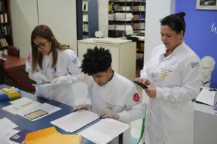 A exposição que aborda a trajetória e contribuição científica da enfermeira Wanda Aguiar Horta despertou a interesse de pesquisadores de Curitiba