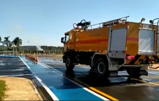Caminhão de resgate do Aeroporto Sant'Ana será usado na desinfecção de ruas