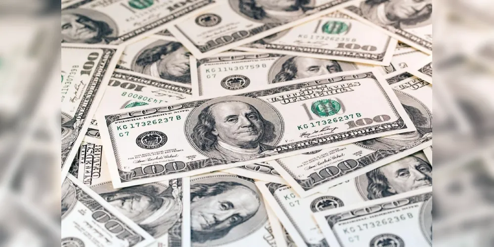 Na terça-feira, o dólar encerrou o dia vendido a R$ 5,8691, em alta de 0,86%