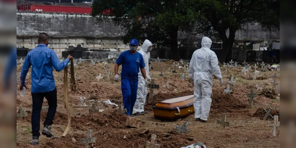 Imagem ilustrativa da imagem Brasil supera 200 mil casos e registra 844 novas mortes