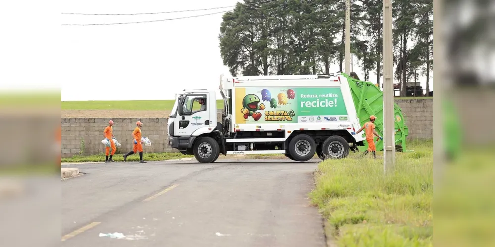 As equipes de varrição de Ponta Grossa realizam a limpeza de mais de 50 quilômetros diariamente