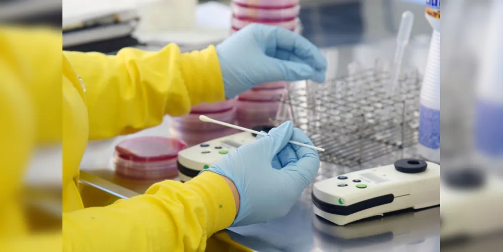 Projeto de lei obriga laboratórios e farmácias de todo o Estado a comunicarem em tempo real os resultados de exames para coronavírus e outras doenças.