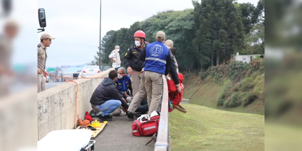 Ação rápida e pontual dos bombeiros e socorristas evitou uma tragédia em Ponta Grossa