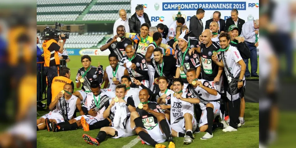 Fantasma venceu o Coritiba em pleno Couto Pereira e ergueu a taça do Paranaense