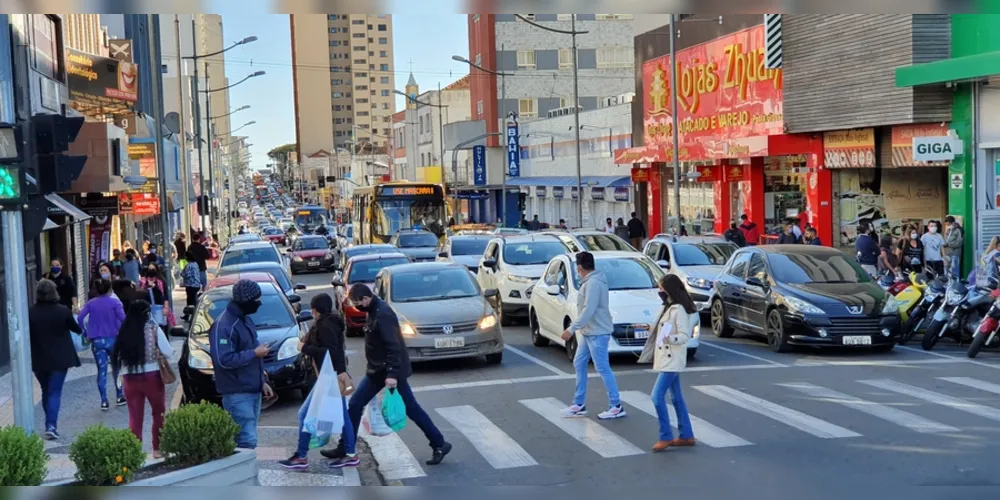 Comércio de rua tem novas regras de funcionamento a partir desta segunda