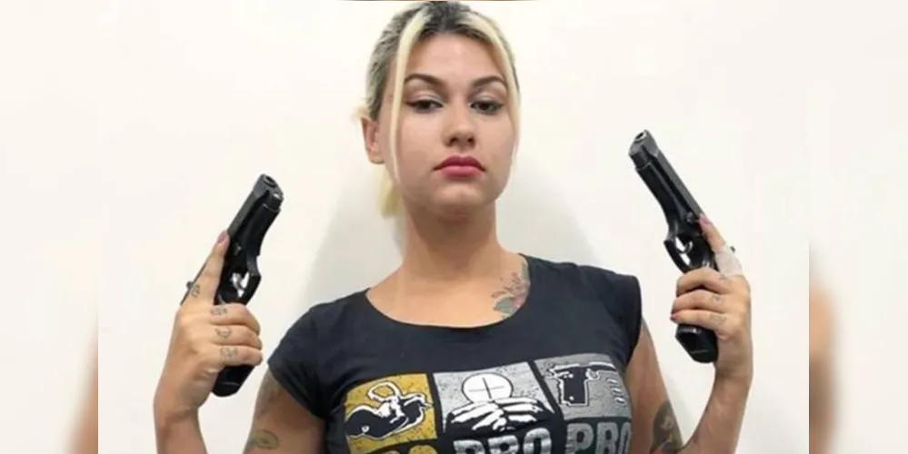 Sara Winter é uma das líderes do grupo armado de extrema direita Os 300 do Brasíl