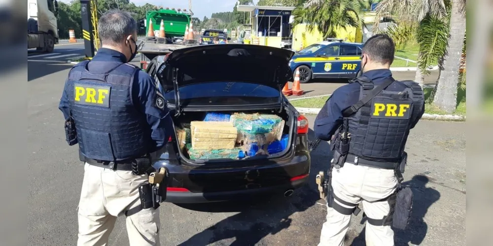 Droga estava em carro roubado na cidade de Itajaí (SC) abordado na BR-277, em Irati