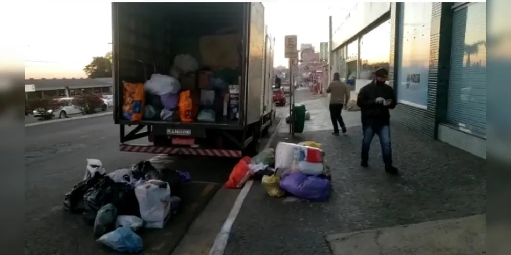 Caminhão com doações chegou a Ubiratã (PR) no último sábado (04)