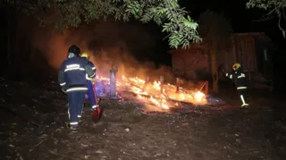 Imagem ilustrativa da imagem Incêndio destrói casa em vila de Ponta Grossa