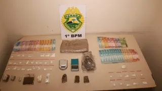 Polícia apreendeu dezenas de porções de maconha e cocaína já preparadas para serem vendidas