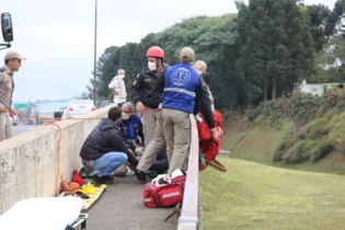 Ação rápida e pontual dos bombeiros e socorristas evitou uma tragédia em Ponta Grossa