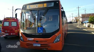 Imagem ilustrativa da imagem Acidente envolve carro e ônibus no Jardim Carvalho