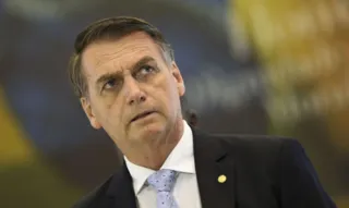 Segundo a nota, Bolsonaro apresenta boa condição de saúde e está em casa. A previsão é que o resultado do exame saia ainda nessa terça-feira (7).