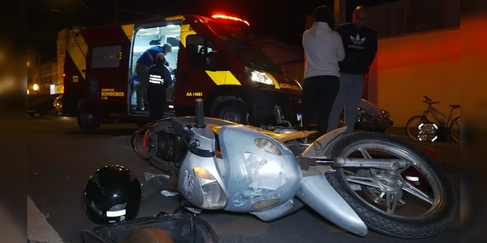 Colisão envolveu uma moto e carro na Avenida Bonifácio Vilela