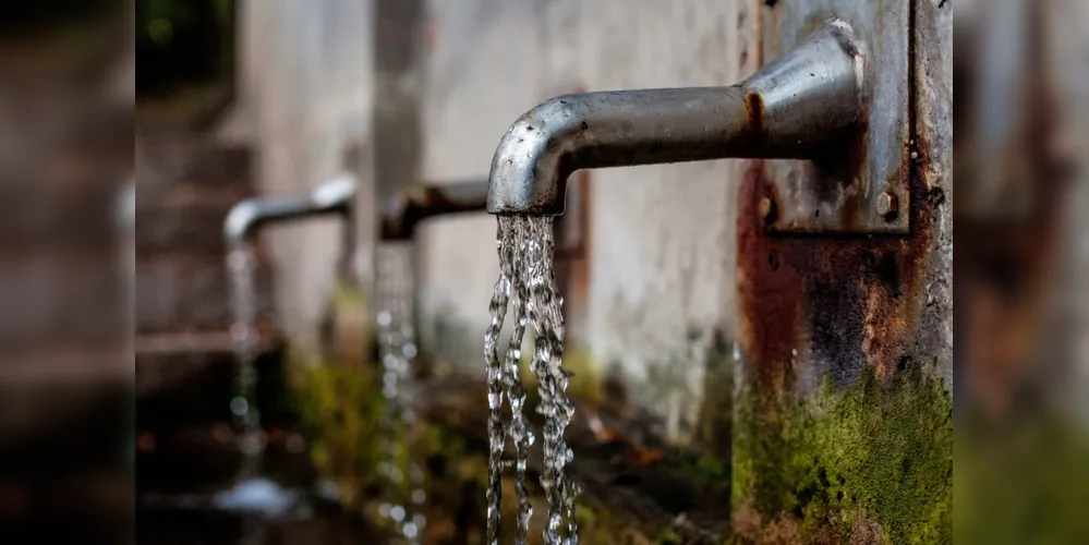 A nova lei do setor prevê metas de universalização para a oferta de esgoto tratado e água potável no País.