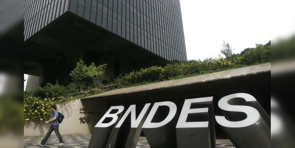 De acordo com o BNDES, estão aptos a aderir ao plano os empregados do quadro próprio que tenham menos de 75 anos e já estejam aposentados pelo INSS.