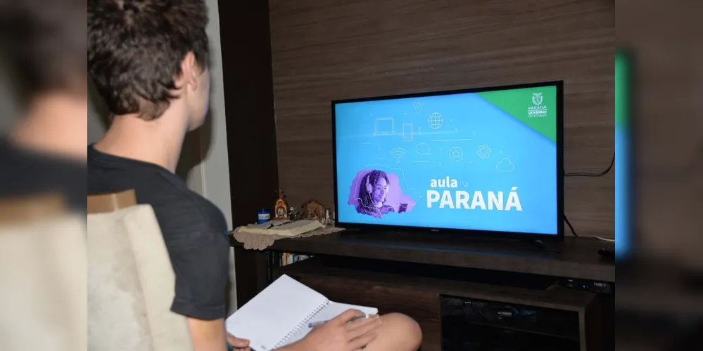 Neste dia será retomada a programação inédita de videoaulas dos três canais digitais de TV aberta, do Youtube e do aplicativo Aula Paraná. 