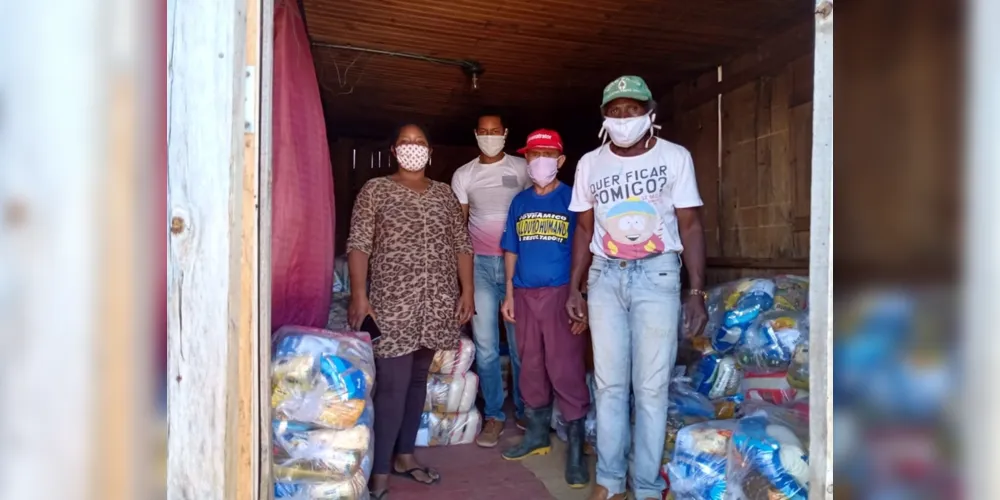 390 cestas básicas foram entregues à comunidade quilombola.