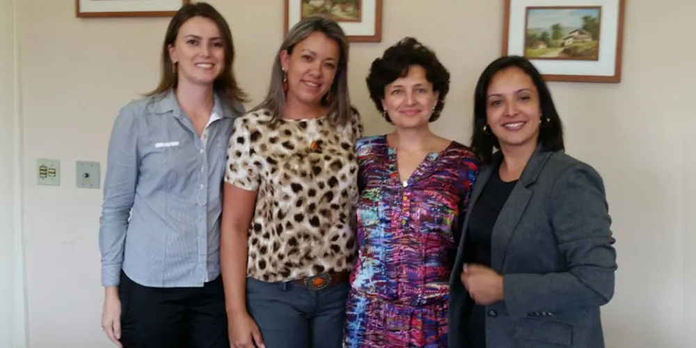 Representantes do IMM estiveram com a superintendente da SEED, Fabiana Campos, e Mariana Pisacco dA CEJUSC