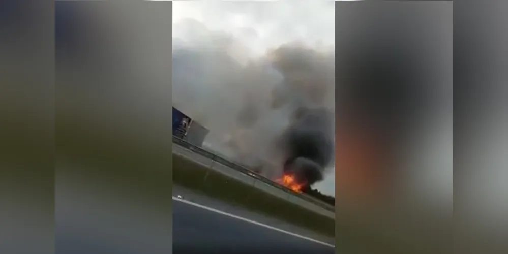Moradores da região afirmaram, por meio de vídeos e mensagens nas redes sociais, que as chamas teriam começado por volta das 17 horas.