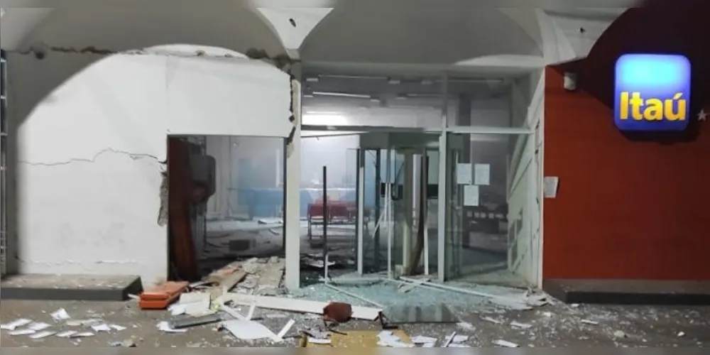 Agência no interior do Paraná foi completamente destruída por explosão nesta madrugada