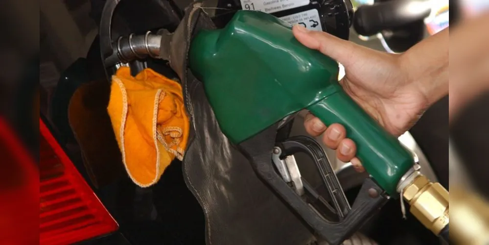Os combustíveis, de uma forma geral, subiram 3,12%, devido a aumentos de preços no óleo diesel (4,21%), etanol (0,72%) e gás veicular (0,56%).