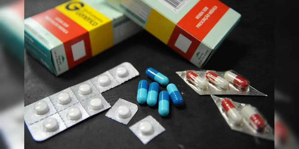 Entre os medicamentos apreendidos, foram encontrados remédios para tratamento contra o câncer, avaliados em R$ 40 mil, para artrite reumatoide e medicamentos pediátricos. 