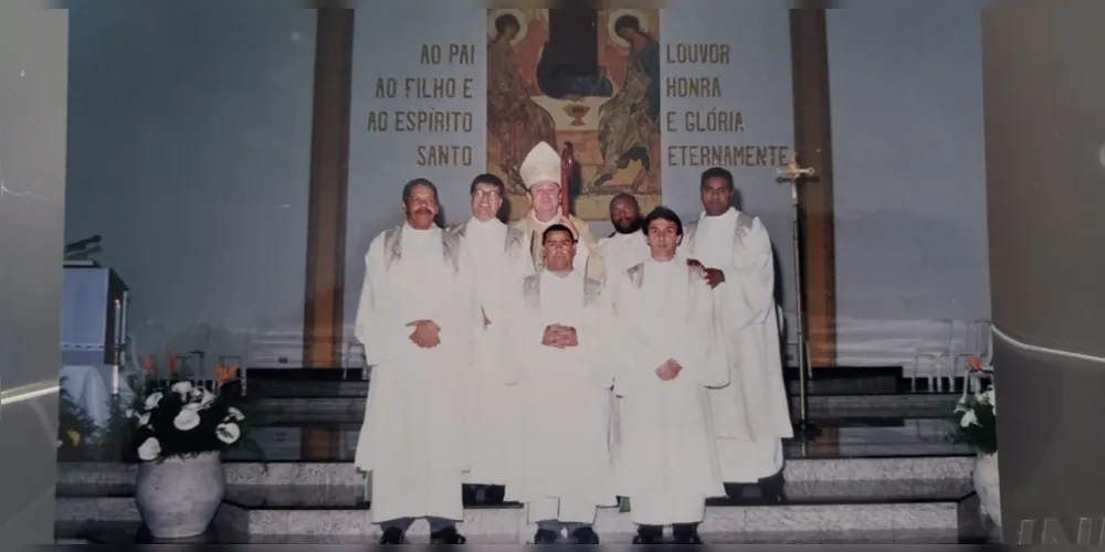 Os diáconos de Ponta Grossa, durante a ordenação na Catedral