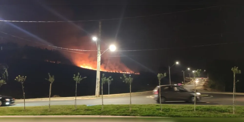Imagem ilustrativa da imagem Incêndio próximo ao Lago de Olarias mobiliza bombeiros