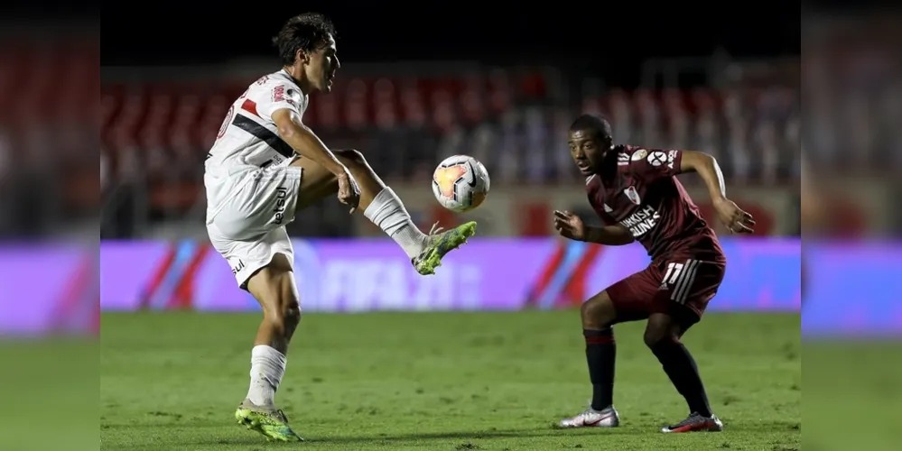 São Paulo contou com dois gols contra para segurar empate contra o River Plate