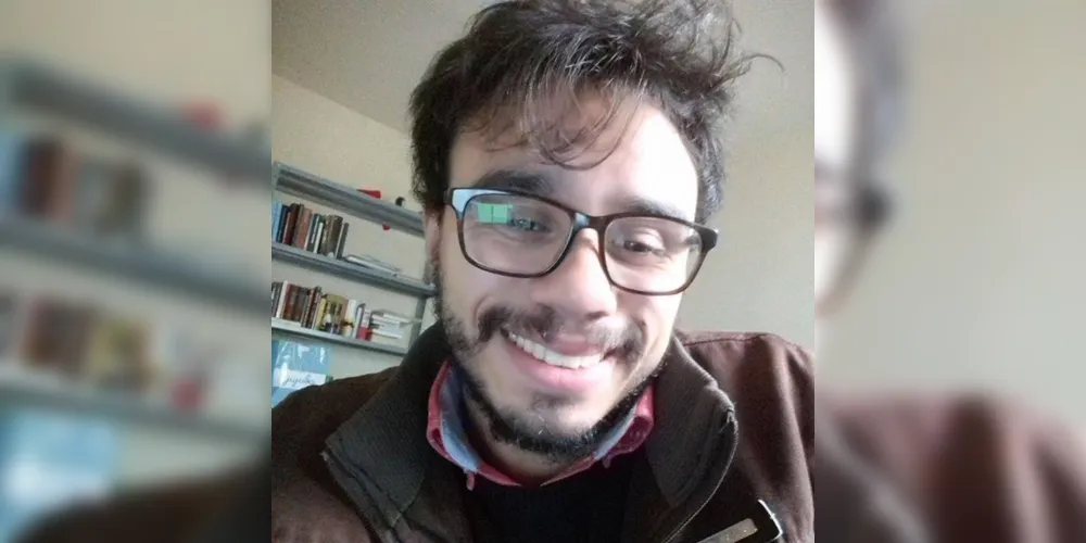 Juliano Lima Schualtz, é estudante de História pela Universidade Estadual de Ponta Grossa (UEPG) e militante do Coletivo Negro Ilê Aiyê, na mesma universidade. Desenvolve estudos sobre Literatura Brasileira Contemporânea. 