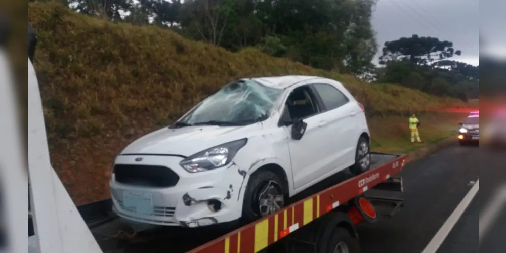 O condutor e único  ocupante do veiculo, um senhor de 69 anos sofreu lesões moderadas e foi encaminhado ao PSM de Ponta Grossa pelo resgate da Concessionária.
