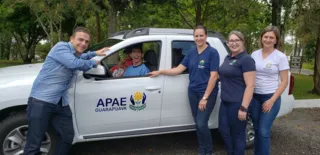 Entrega de veículo à APAE Rural em Guarapuava com recursos indicados pelo parlamentar. 