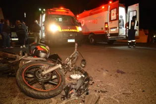 Motociclista ficou gravemente ferido após a colisão