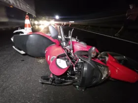 Condutor da moto colidiu com a traseira de caminhão
