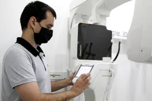 O equipamento, que custou cerca de R$ 350 mil, realiza exames extraorais e será utilizado no Centro Radiológico do Departamento de Odontologia.