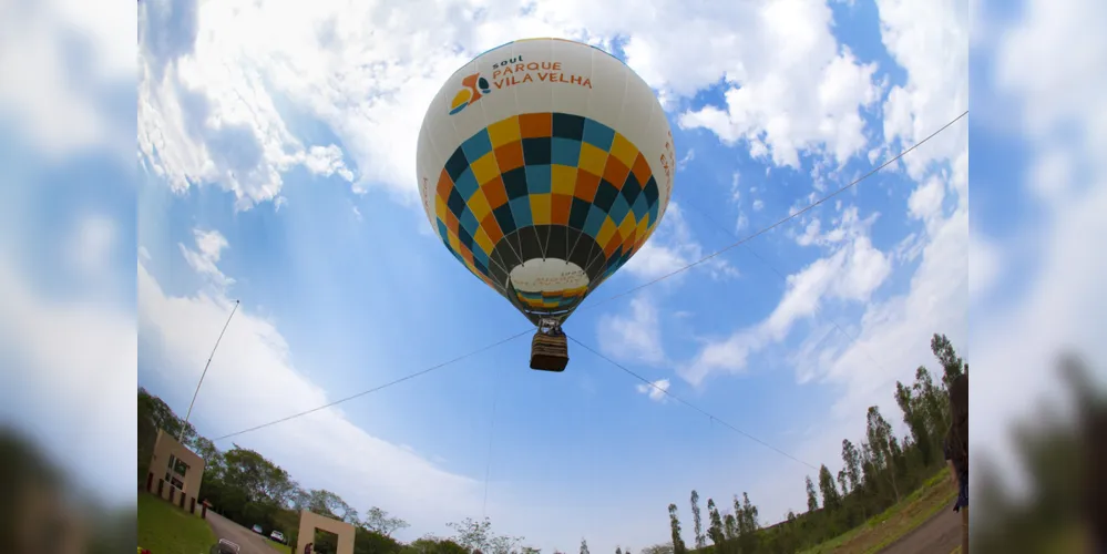 Balão leva visitante às alturas para apreciar as belezas do parque e dos Campos Gerais