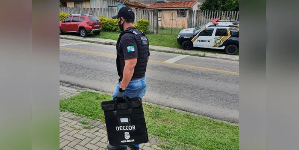 Dois mandados de busca e apreensão foram cumpridos na manhã desta sexta-feira em Curitiba
