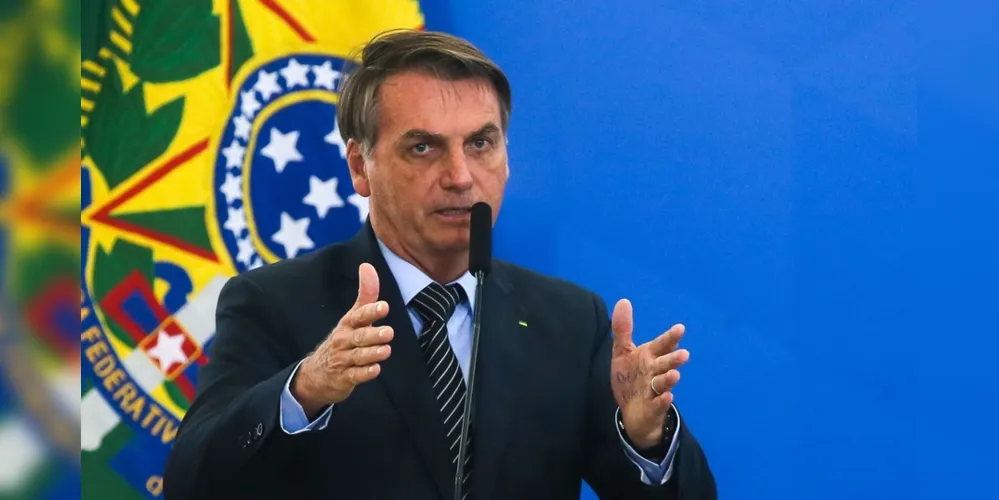Bolsonaro disse que qualquer vacina precisa ter comprovação científica e ser aprovada pela Agência Nacional de Vigilância Sanitária (Anvisa) e que não fará isso "a toque de caixa".