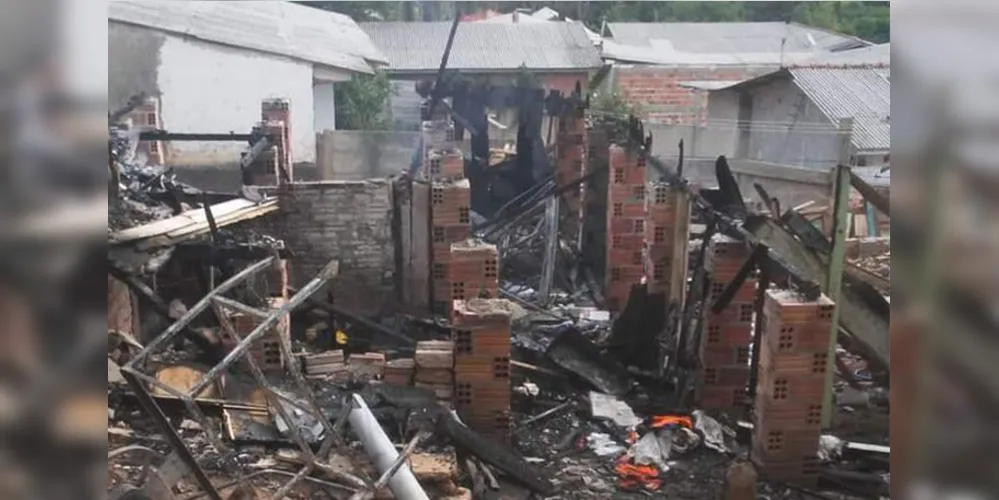 Incêndio ocorrido em 19 de outubro destruiu casa que família tinha acabado de construir